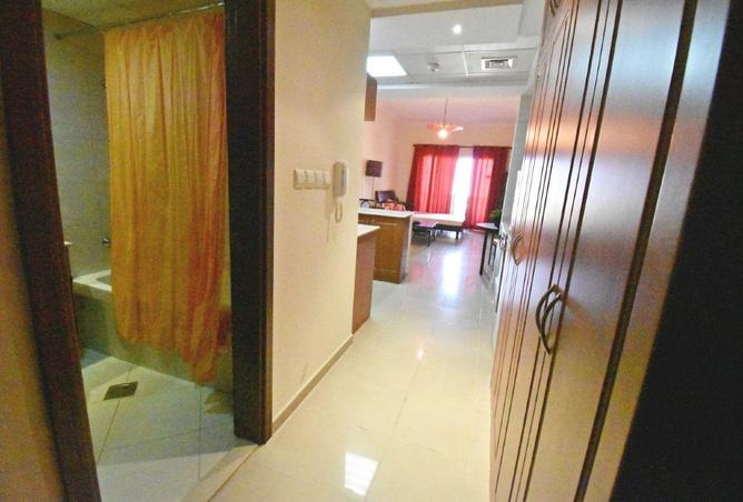 Furnished Studio | Marina G | Water & Golf View — photo 2