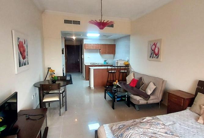 Furnished Studio | Marina G | Water & Golf View — photo 3