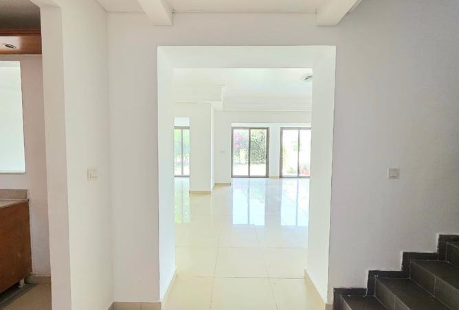 3 BR Upgraded Townhouse with Water View — photo 2