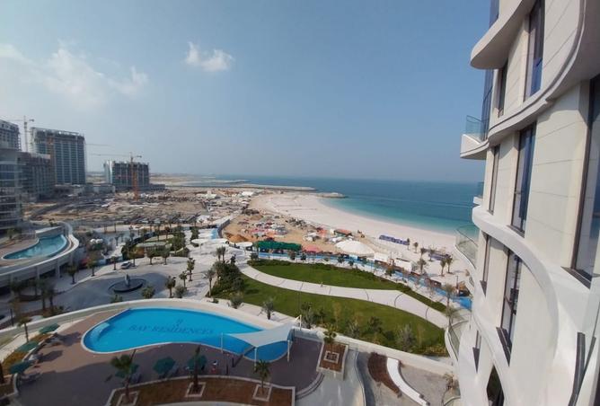 Stunning 1 BR Northbay Residences: Beachfront Bliss