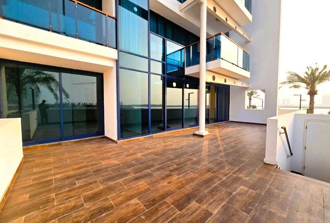 Waterfront 2bedroom Apt I Direct access to walkway